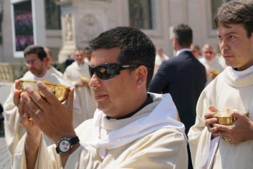 7-Canonization01 024
