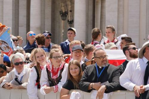 9-Canonization01 030