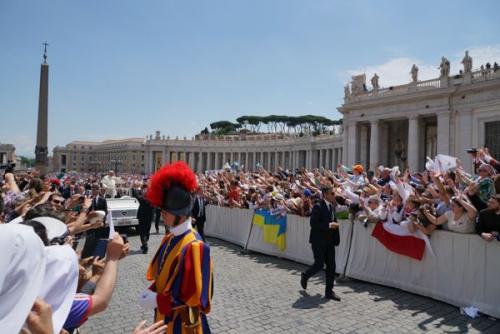 9-Canonization01 037